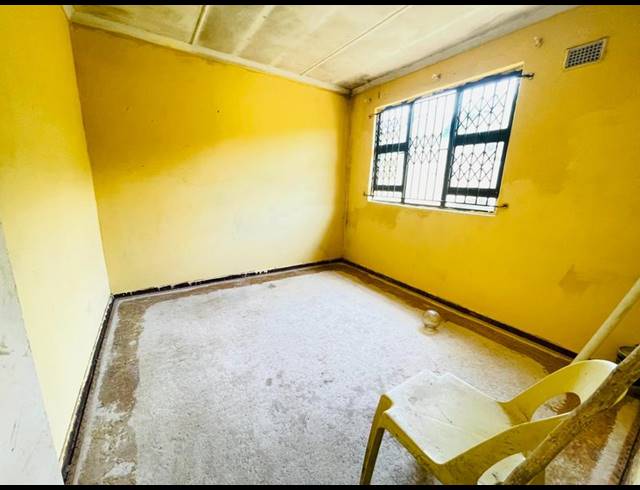 2 BEDROOM HOUSE FOR SALE IN UMLAZI Z